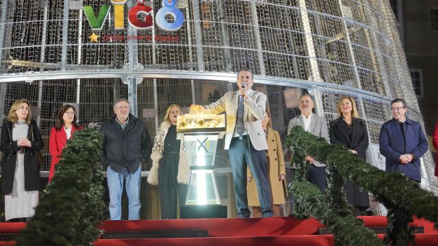 El alcalde, Abel Caballero, durante el encendido del año pasado. 