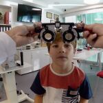 Niño en el oftalmólogo