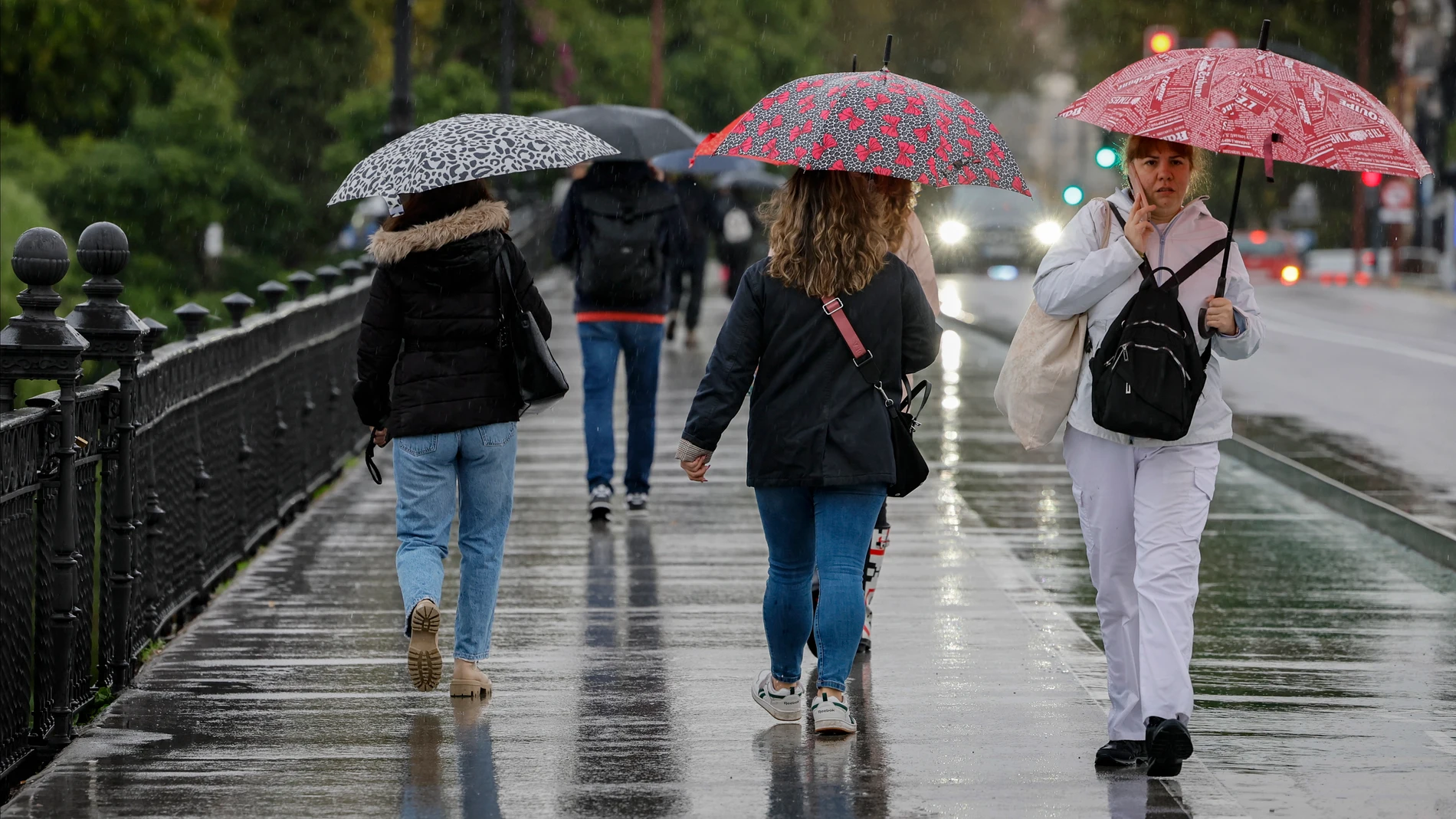 GRAFAND4618. SEVILLA, 14/11/2024.- La Agencia Estatal de Meteorología (Aemet) mantiene la alerta naranja por lluvias en la provincia sevillana. EFE /José Manuel Vidal