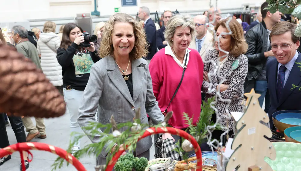 La Infanta Elena en el Rastrillo de Navidad Nuevo Futuro.