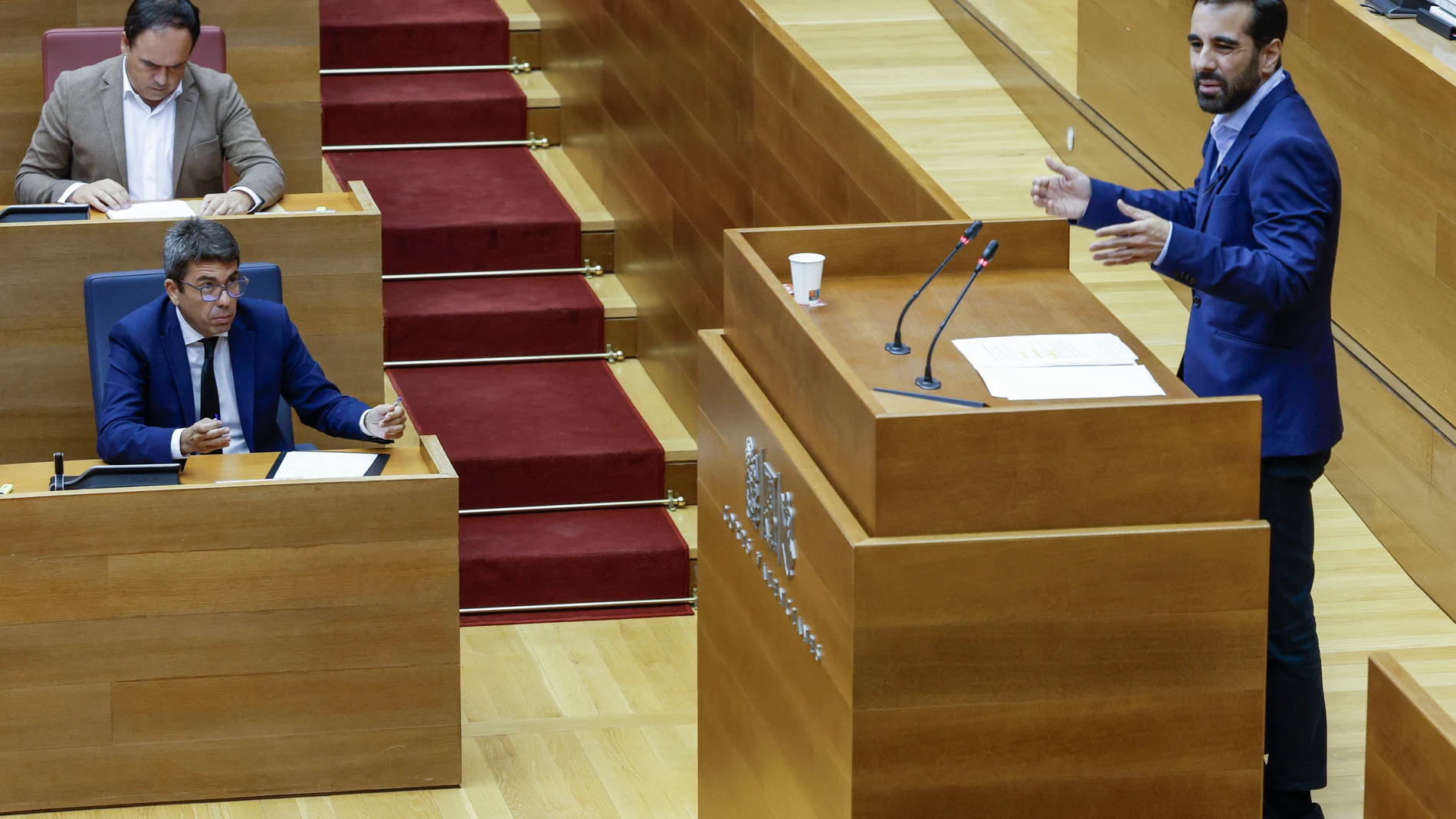 VALENCIA (ESPAÑA), 15/11/2024.- El portavoz socialista en las Cortes Valencianas, José Muñoz, interviene durante el pleno en el que el president de la Generalitat, Carlos Mazón ha comparecido para rendir cuentas de lo que hizo el 29 de octubre y contar cómo va a remodelar la estructura de su gobierno para adaptarla a la reconstrucción. EFE/Biel Aliño