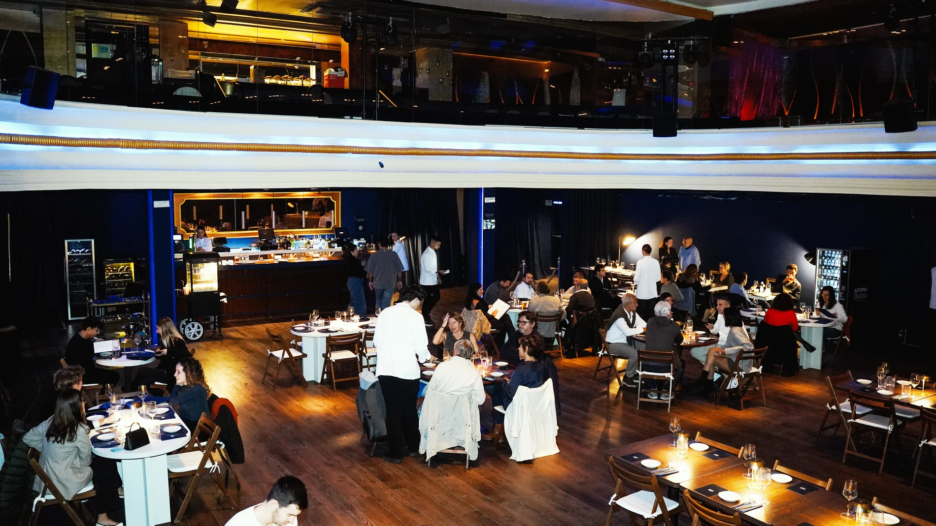 El cine Astoria resucita tras 25 años como una hamburguesería Deleito