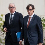 El presidente del Puerto de Barcelona, José Alberto Carbonell, y el presidente de la Generalitat, Salvador Illa.
