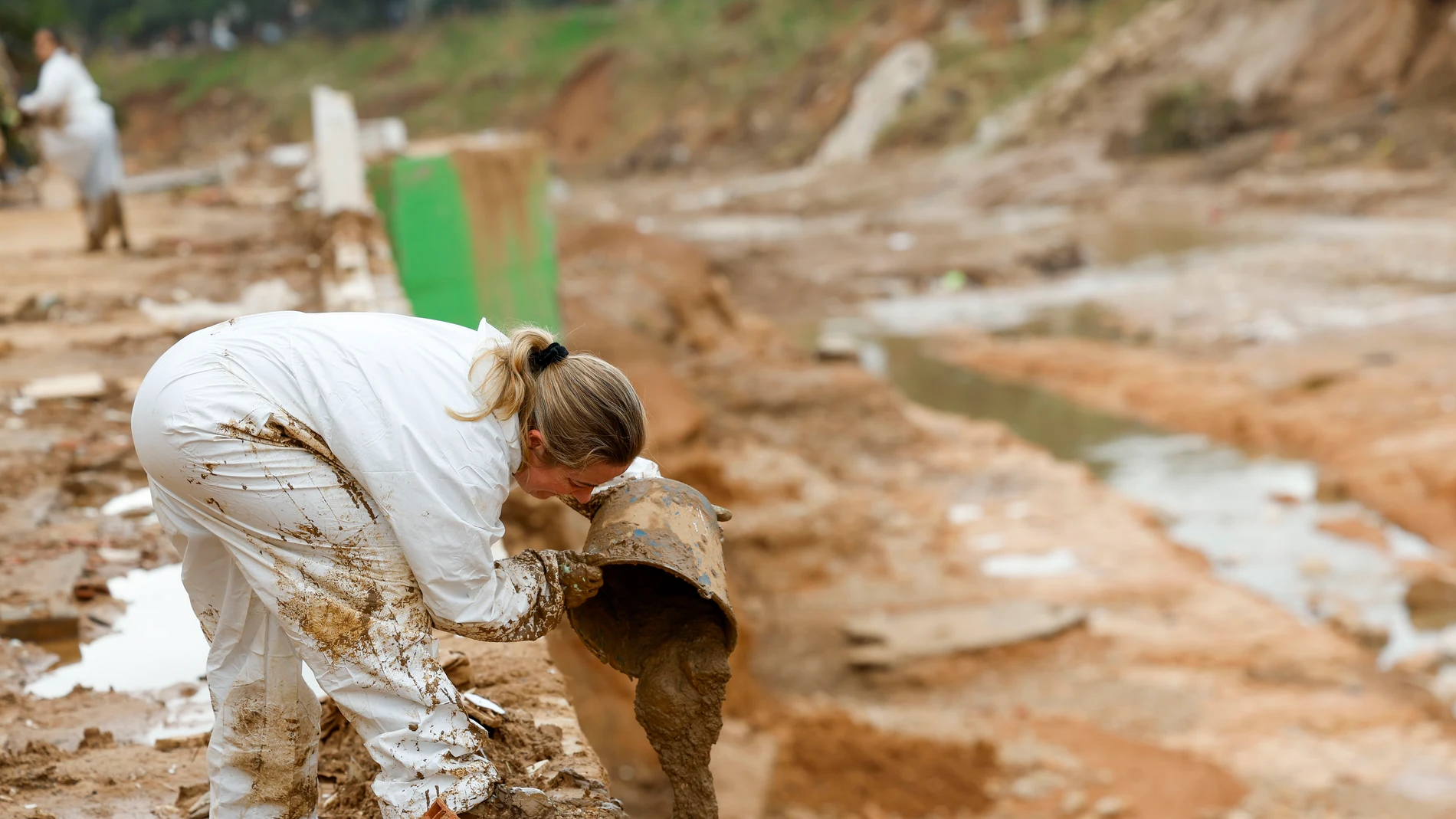 Los voluntarios se vuelcan de nuevo en la ayuda a las poblaciones devastadas por la DANA