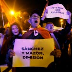 Concentración para pedir justicia para las víctimas de la dana y la dimisión del presidente valenciano, Carlos Mazón, y el presidente del Gobierno, Pedro Sánchez, este sábado en Madrid
