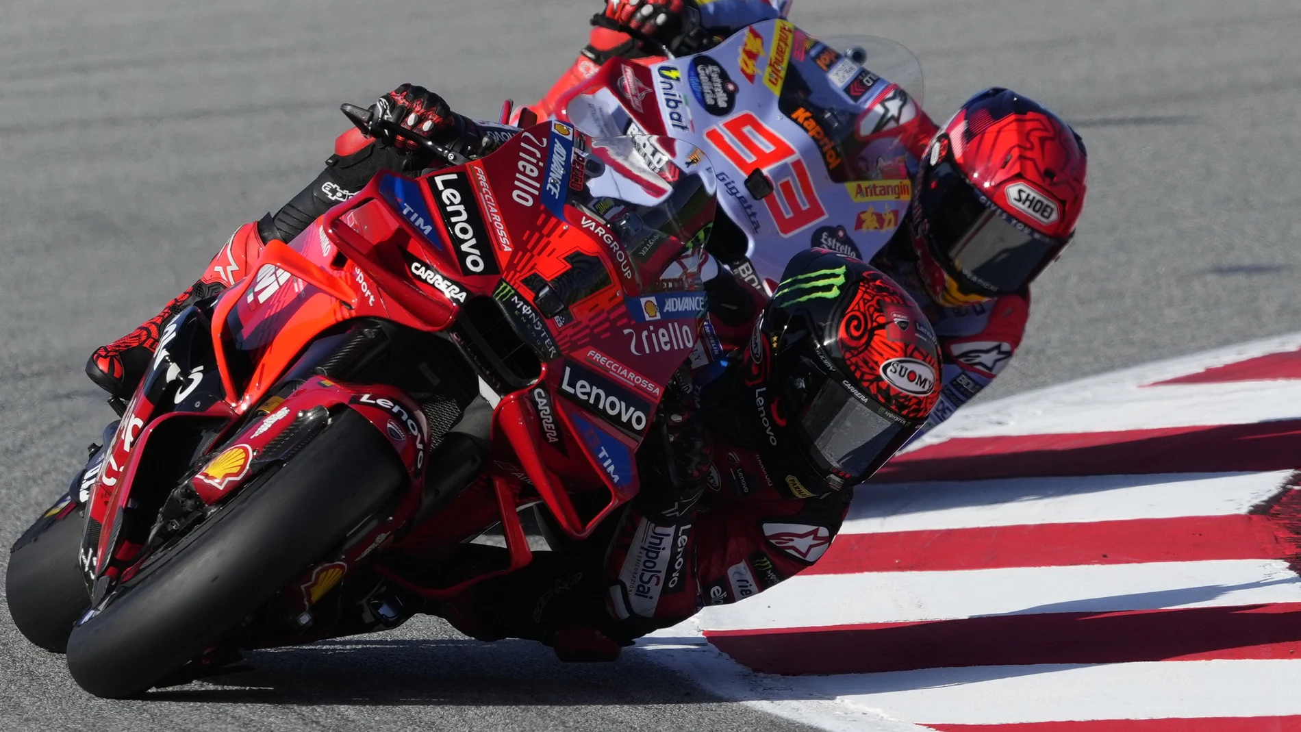 Marc Márquez, a rueda de Bagnaia en la Q2