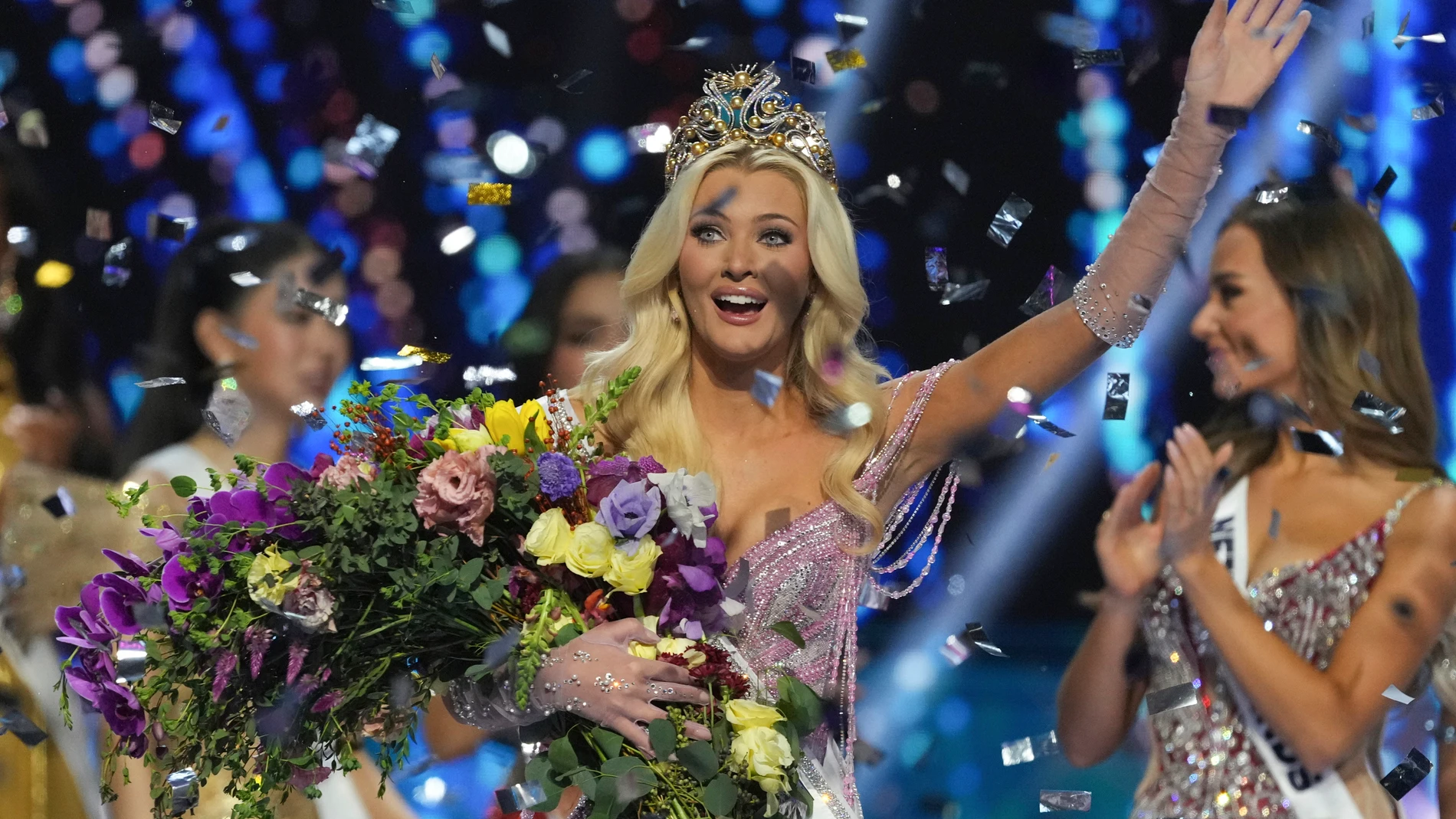 Miss Denmark Victoria Kjær Theilvig waves after winning the 73rd Miss Universe Beauty Pageant in Mexico City, Saturday, Nov. 16, 2024. (AP Photo/Fernando Llano)
