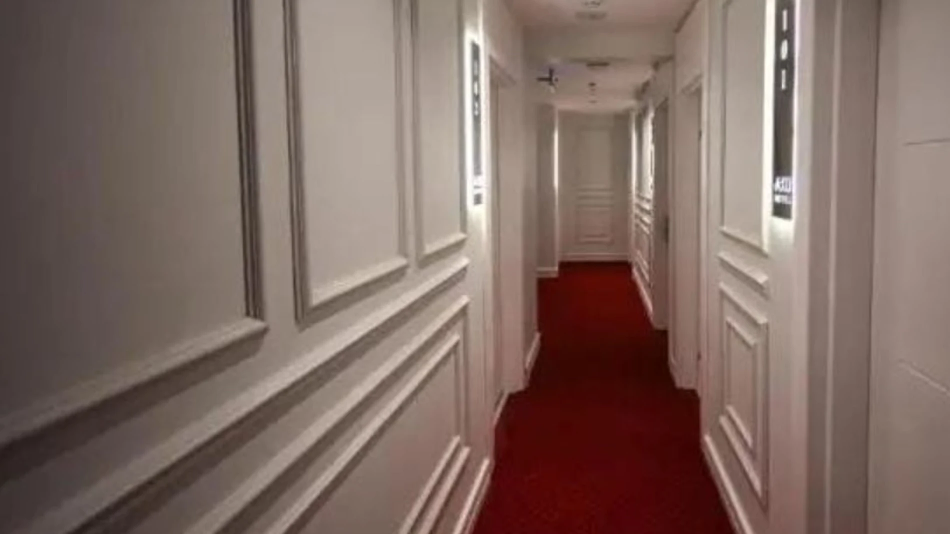 Pasillo de un hotel marroquí en Nador