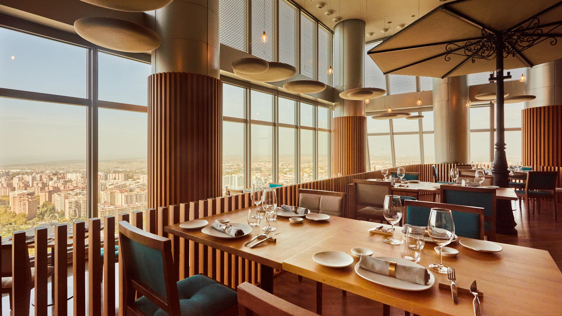 Panorámica de Madrid desde el restaurante Élkar, en la Torre Emperador