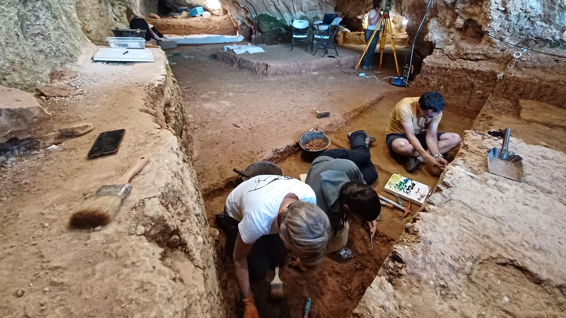 Excavaciones en la cueva de Prado Vargas, en Cornejo (Burgos)