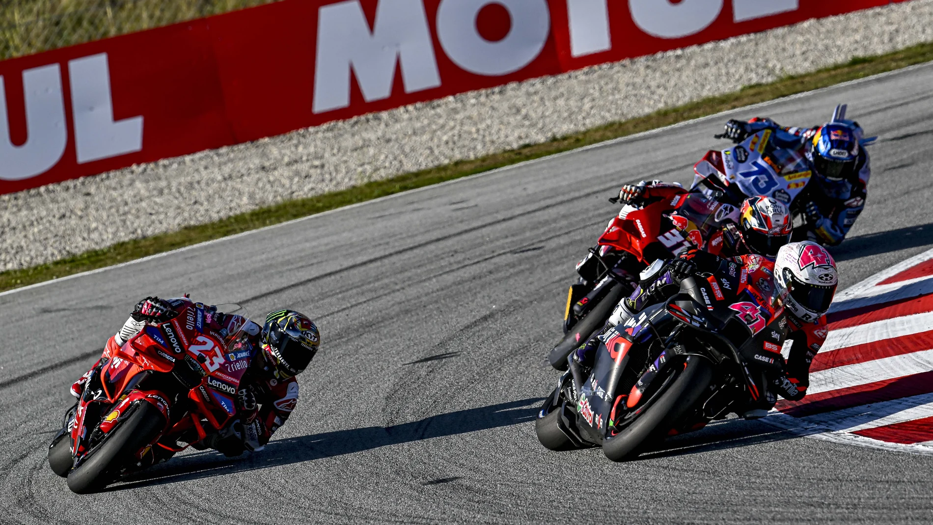 Aleix Espargaró contuvo a Bastianini y a Álex Márquez durante la carrera
