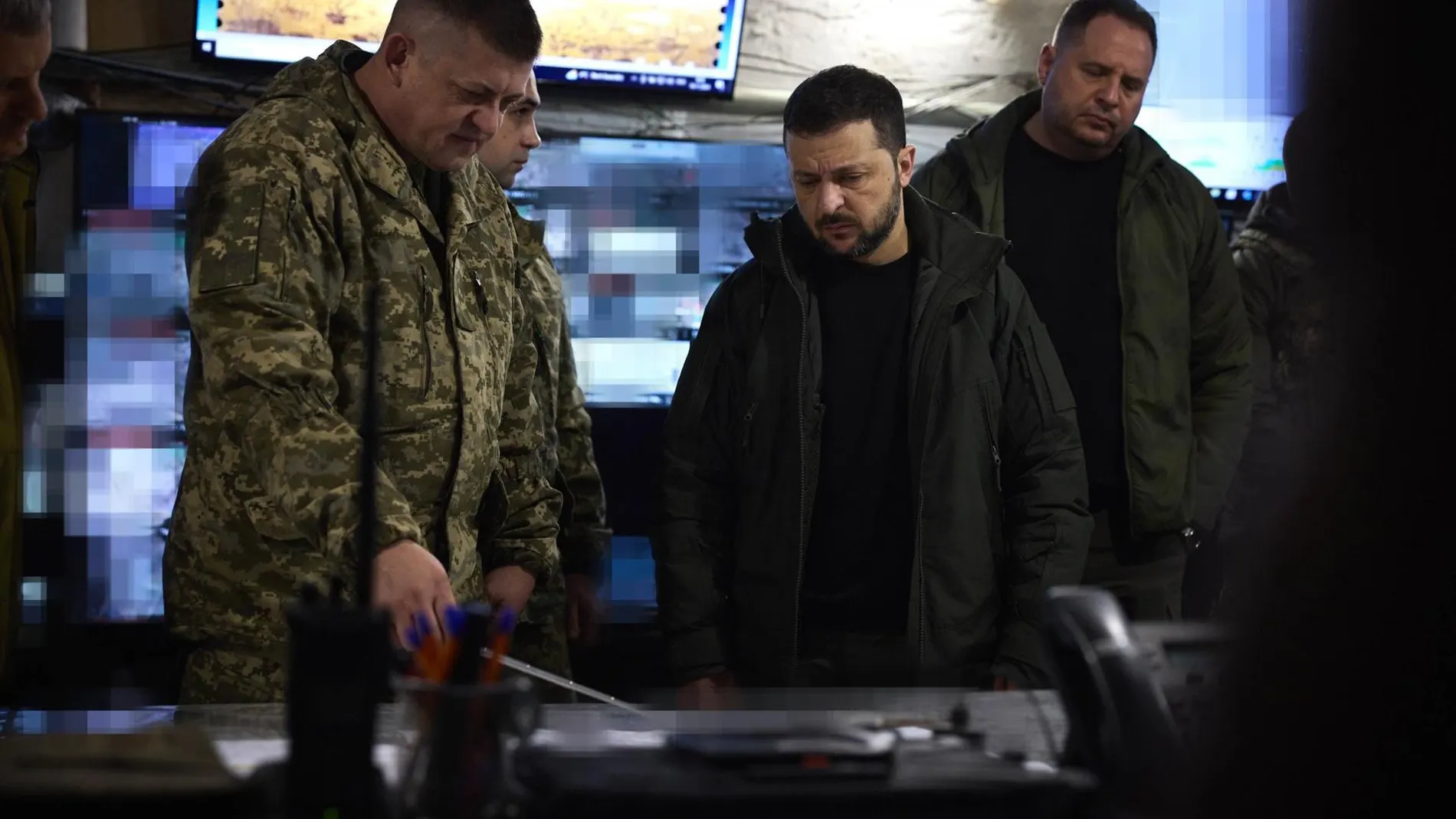 Ucrania.- Zelenski visita a las tropas en el frente de Prokovsk, un objetivo clave para Rusia