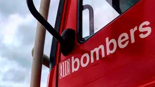 Siete unidades de los Bombers de la Generalitat se desplazaron al lugar de los hechos Siete unidades de los Bombers de la Generalitat se desplazaron al lugar de los hechos