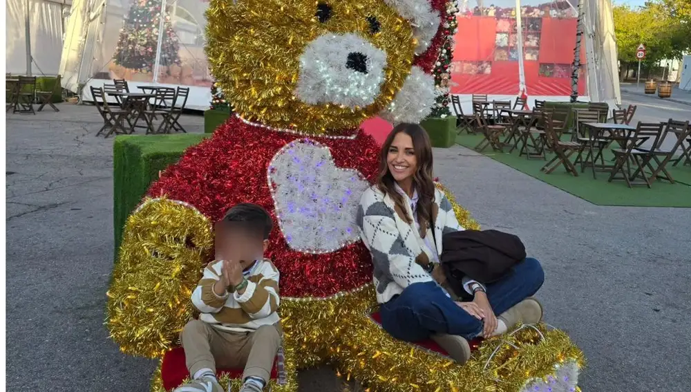 Paula con su hijo.