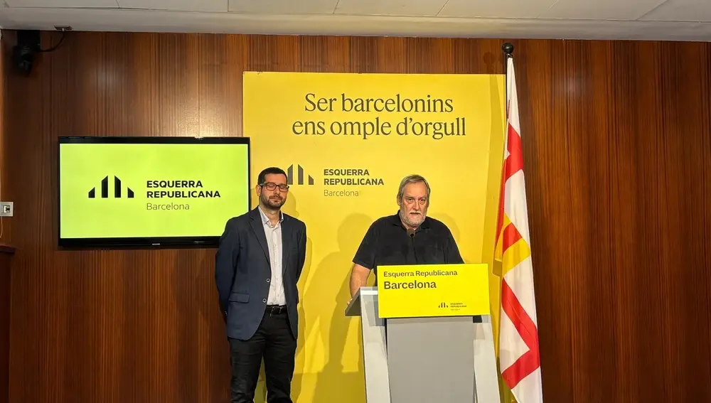 El portavoz adjunto de ERC en Barcelona, Jordi Castellana, junto al concejal Jordi Coronas