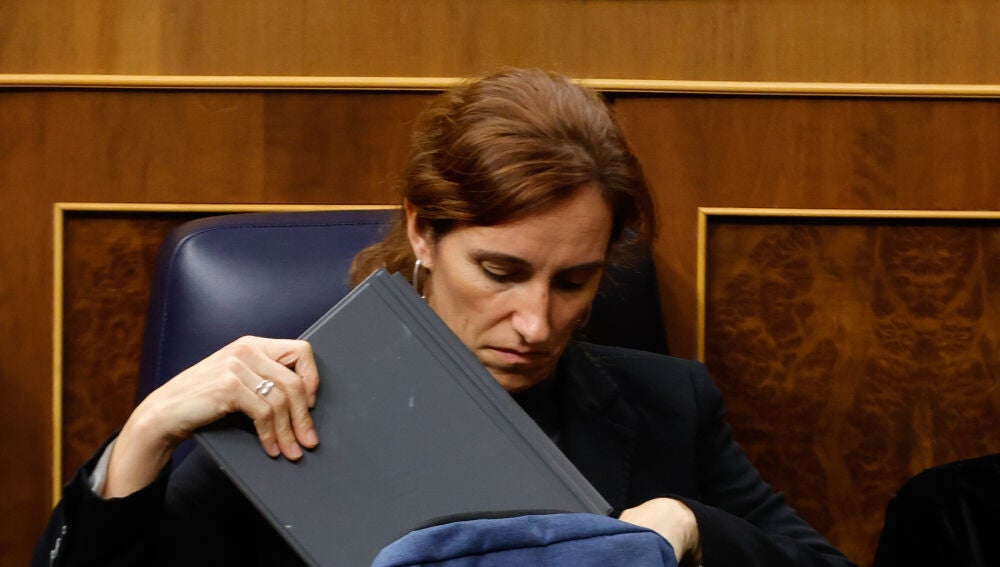 La ministra de Sanidad, Mónica García, durante el último pleno del Congreso de los Diputados.