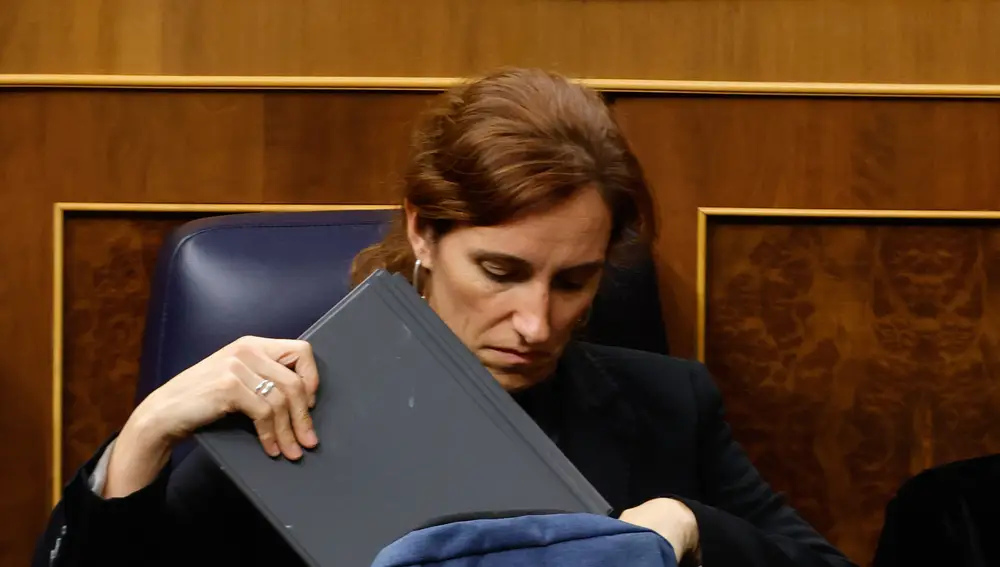 La ministra de Sanidad, Mónica García, durante el último pleno del Congreso de los Diputados.