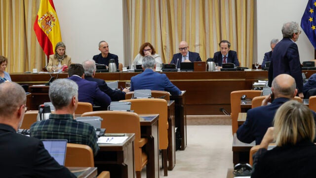 La Comisión de Hacienda del Congreso debate el nuevo paquete fiscal del Gobiernos para intentar encajar las propuestas de los grupos parlamentarios que apoyan al Ejecutivo