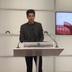 El portavoz de los Comuns en el Parlament, David Cid, en rueda de prensa