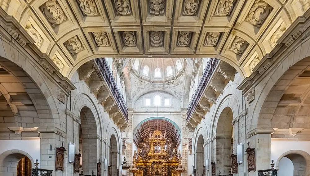 Vista de la nave principal desde la entrada.
