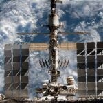 La NASA advierte de 'la posibilidad de un fallo catastrófico' en el módulo ruso de la Estación Espacial Internacional.