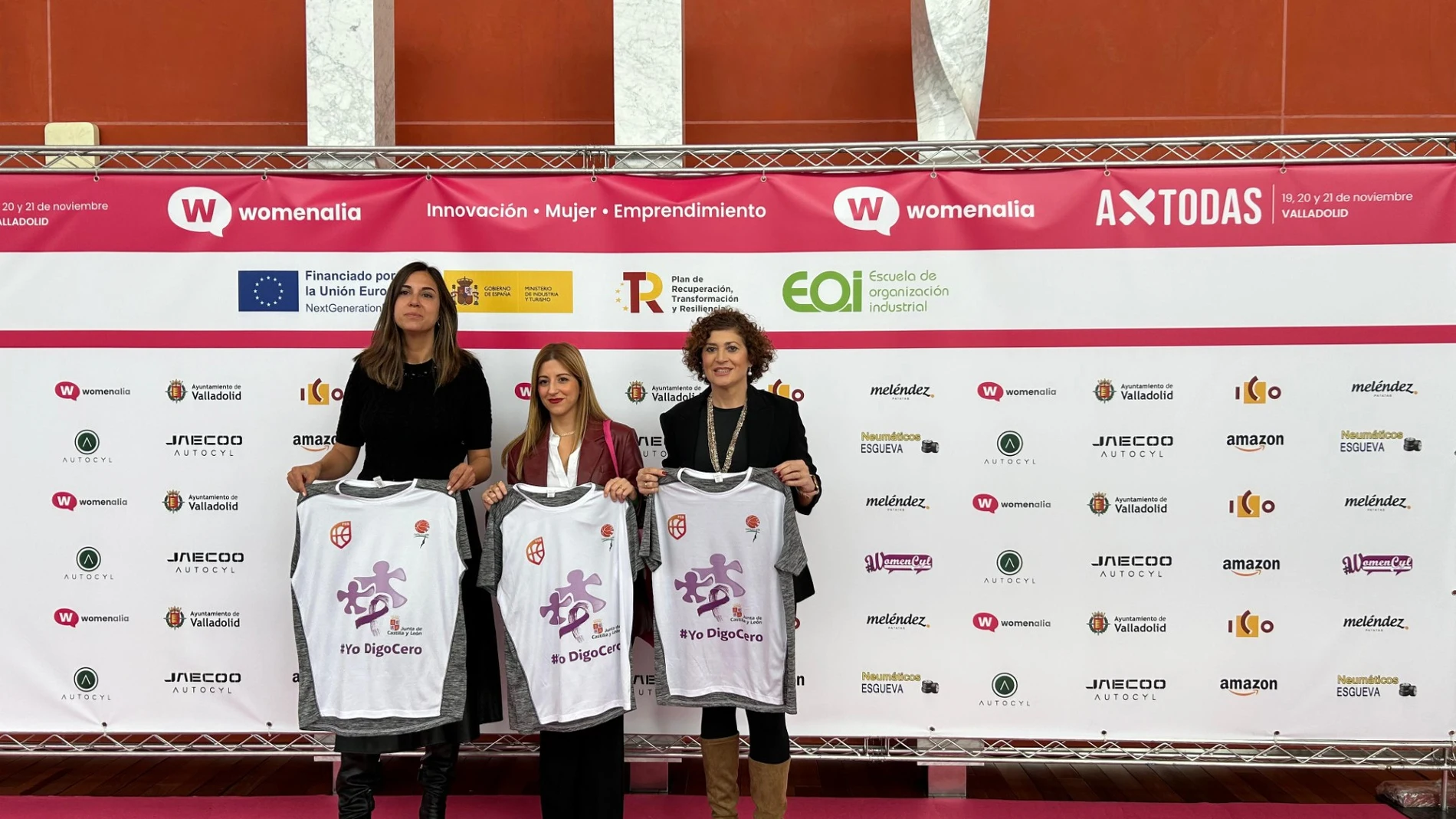 Las concejalas Maite Martínez, Blanca Jiménez y Carolina del Bosque apoyan la campaña de la FBCyL
