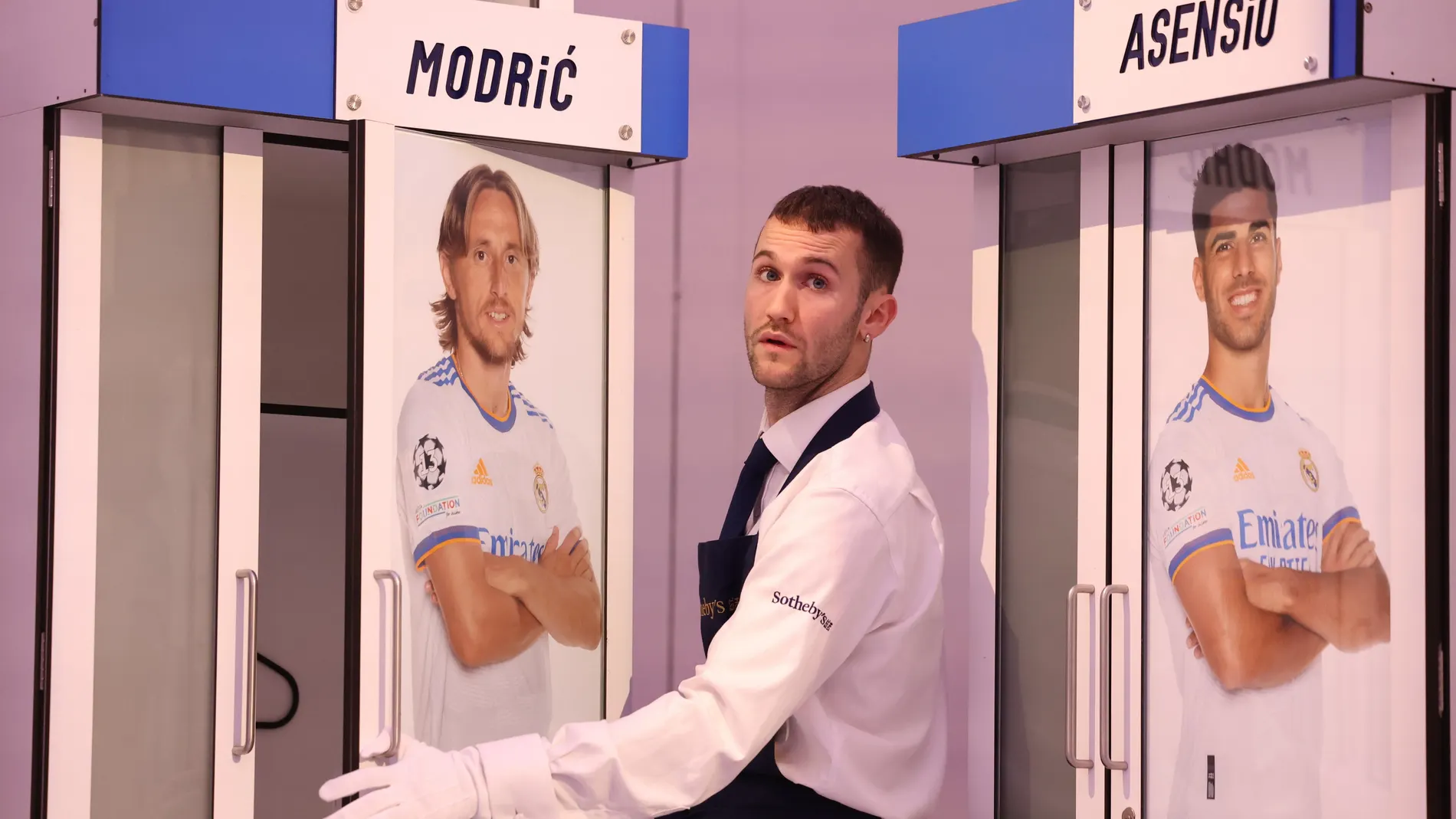 Neil Locker El Real Madrid subasta las taquillas de sus estrellas (y un mosaico del ...