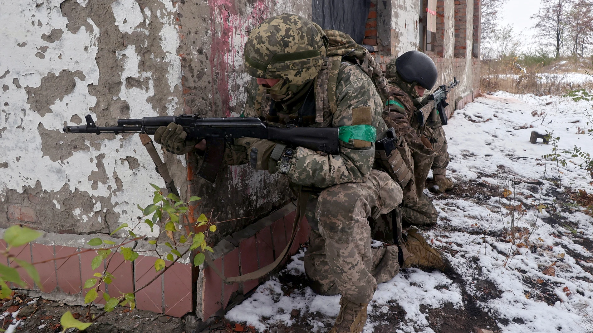 November 14, 2024, Kharkiv Region, Ukraine: KHARKIV REGION, UKRAINE - NOVEMBER 14, 2024 - New soldiers of the 57th Otaman Kost Hordiienko Motorized Brigade practise assault skills, Kharkiv region, north-eastern UkraineEuropa Press/Contacto/Viacheslav Madiievskyi14/11/2024 ONLY FOR USE IN SPAIN