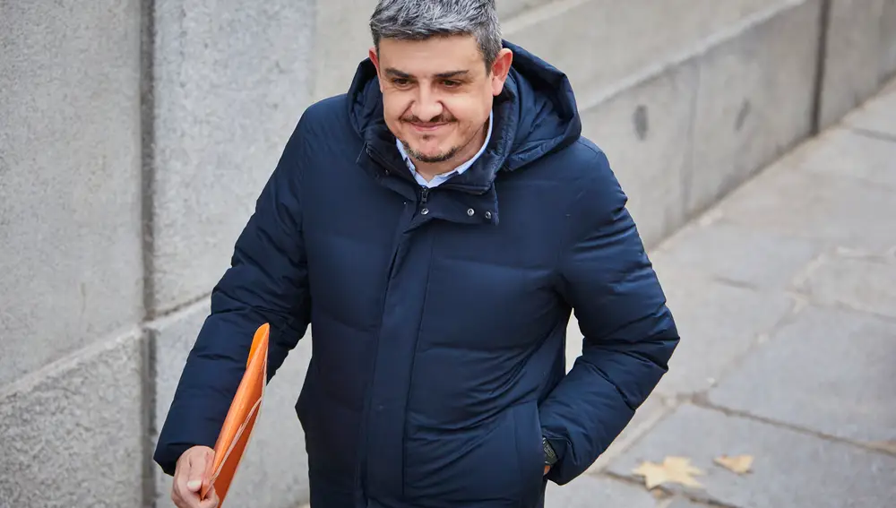 El periodista responsable de Tribunales en La Sexta, Alfonso Pérez Medina a su llegada este miércoles al Tribu
