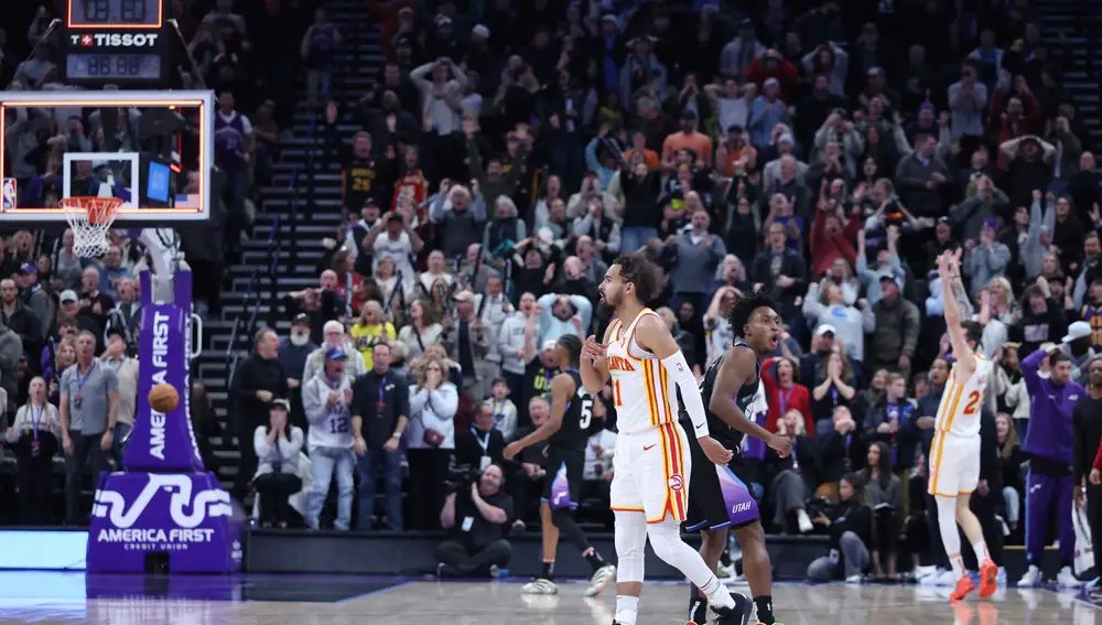 Hawks Jazz Basketball