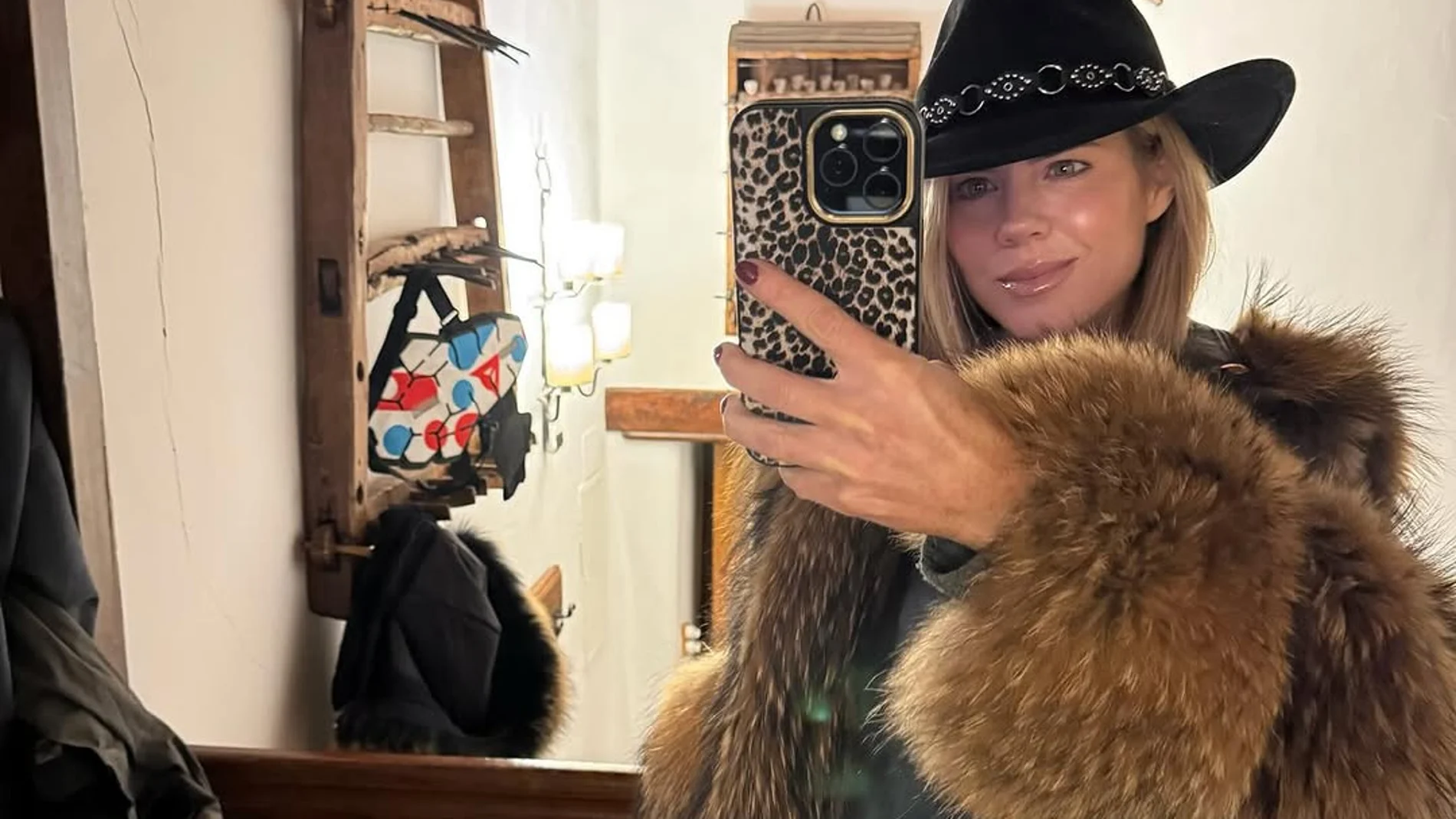 El look de Amelia Bono en la nieve.