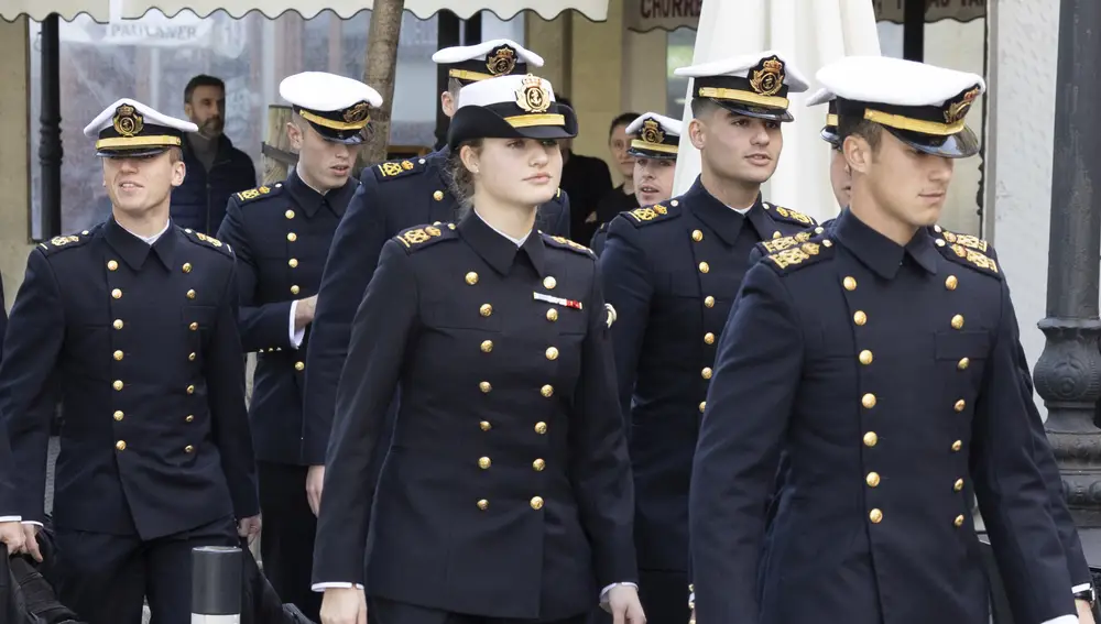 La princesa Leonor ha almorzado con sus compañeros en un local cercano al puerto de Cádiz
