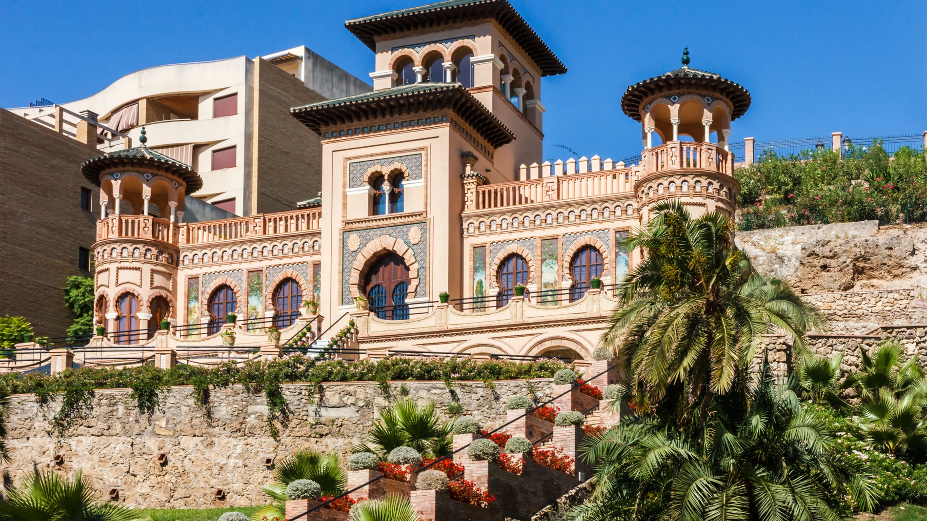 Los nombres de los pueblos y ciudades hacen que puedan tener su propio gentilicio, pero estos también se deben a su cultura o historia
