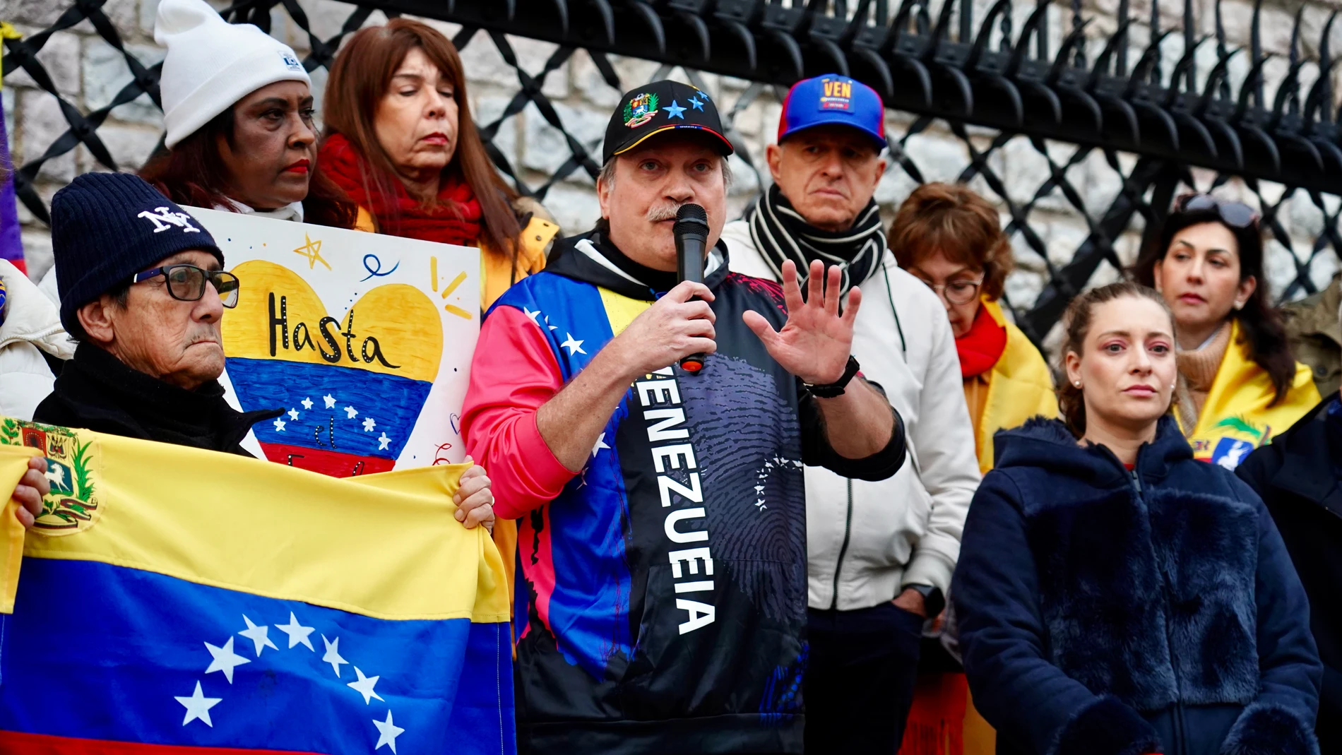 Concentración del exilio venezolano en León para apoyar a Edmundo González con la presencia de la diputada del PP, Ester Muñoz
