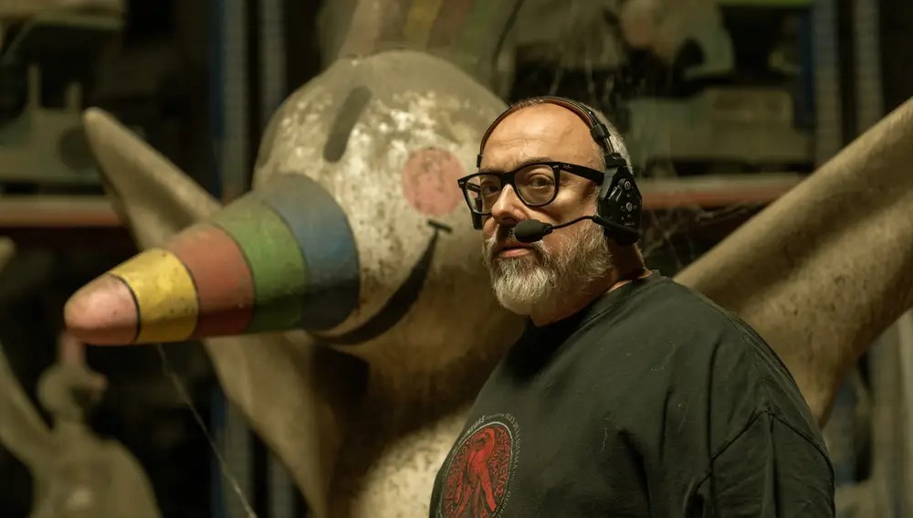 El director cuidando los detalles