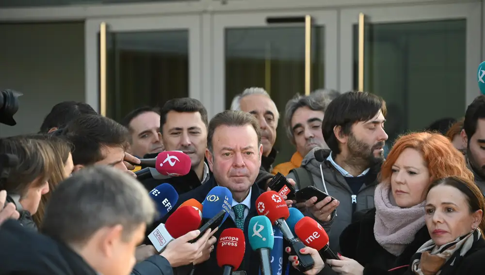 El hermano de Sánchez y el secretario general del PSOE de Extremadura declaran como investigados en los Juzgados de Badajoz