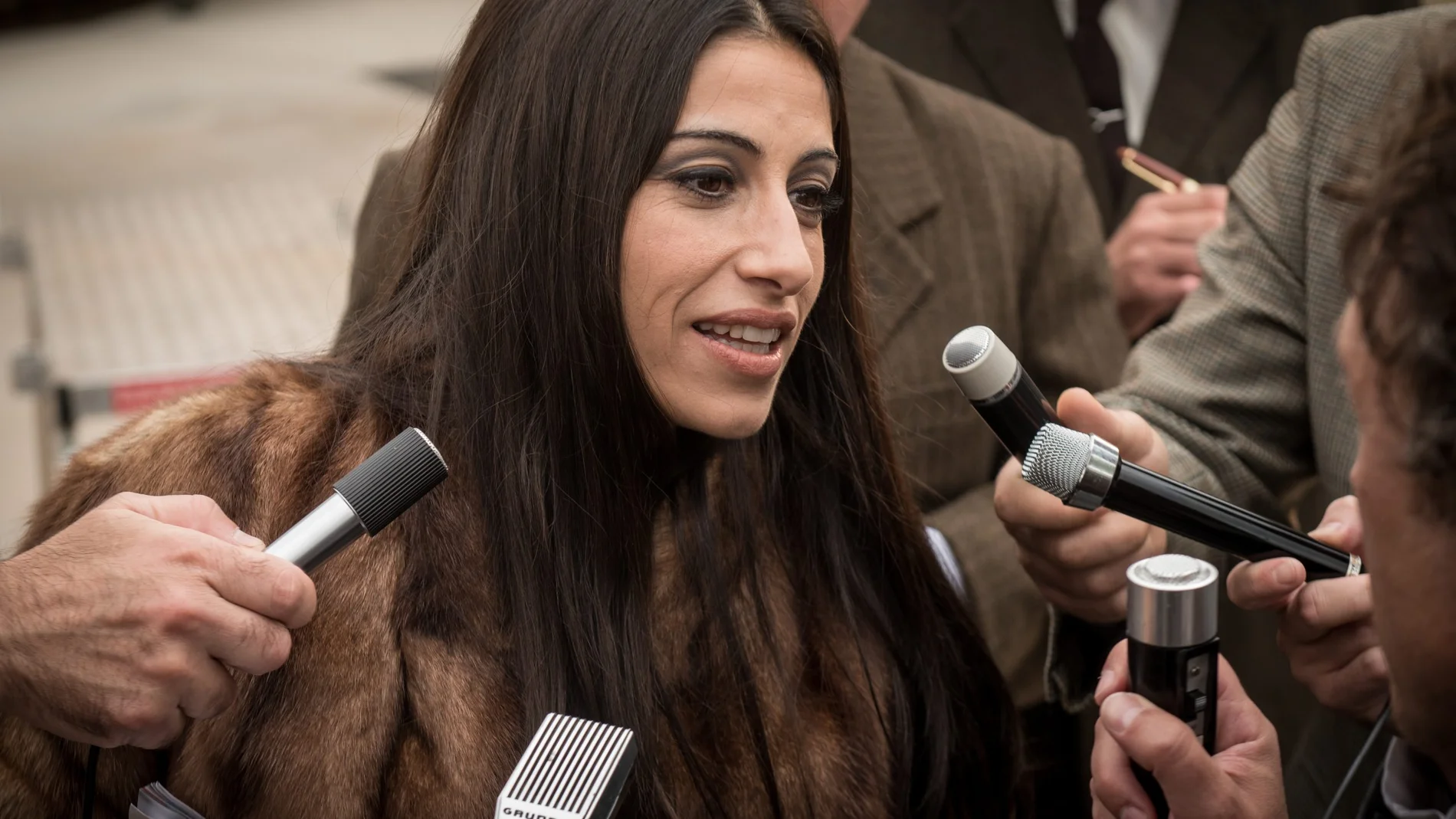Carolina Yuste como Massiel en "La canción"