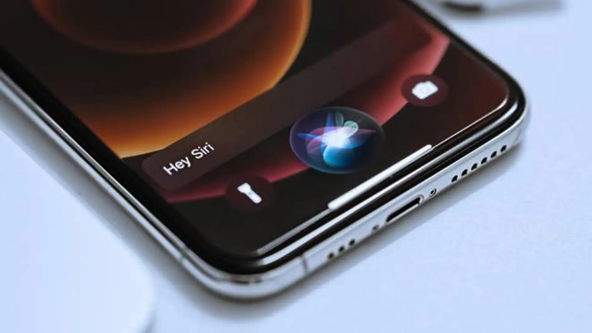Apple asegura que Siri no envía tus conversaciones a anunciantes.