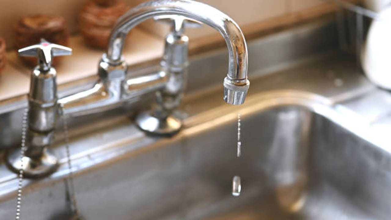 UGT denuncia que el complejo educativo de Cheste inicia el curso con el agua contaminada