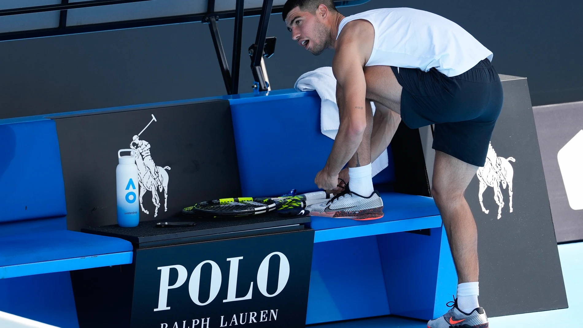 Spain's Carlos Alcaraz prepares for a training session ahead of the Australian Open tennis championship in Melbourne, Australia, Friday, Jan. 10, 2025. (AP Photo/Manish Swarup)