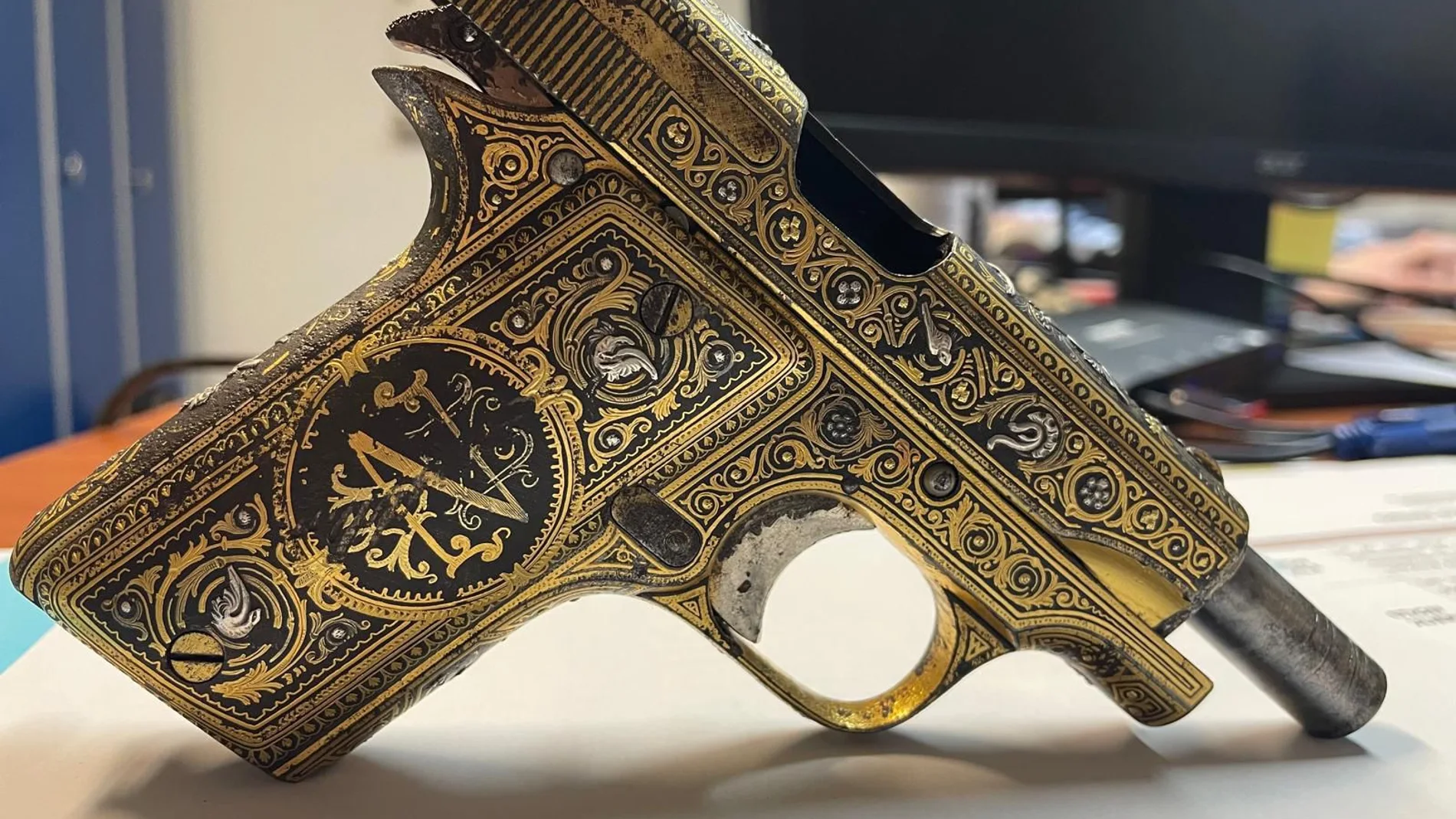 La Guardia Civil localiza en Francia una pistola de Niceto Alcalá Zamora