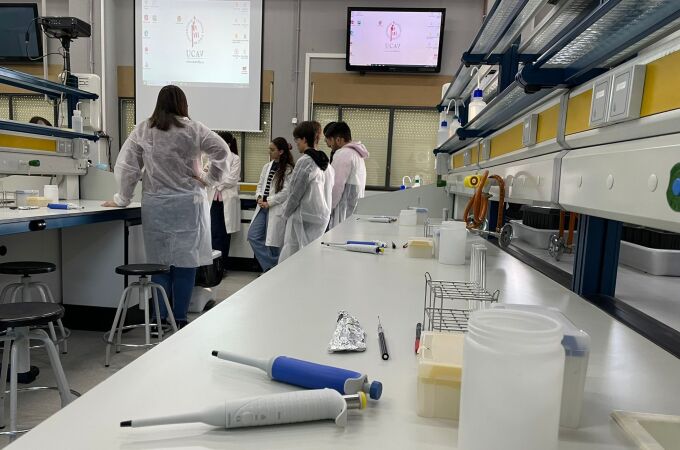Laboratorios en la sede de la Católica de Ávila.