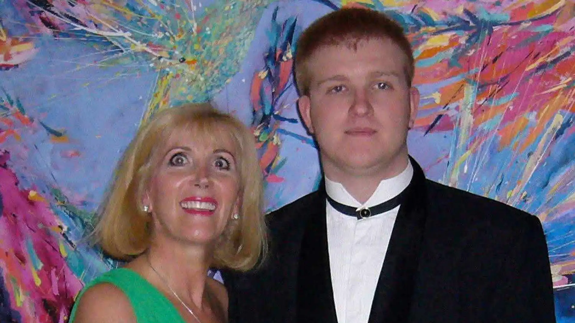 Rory Callum Sykes y su madre Shelley en una foto que ha colgado ella en redes sociales.