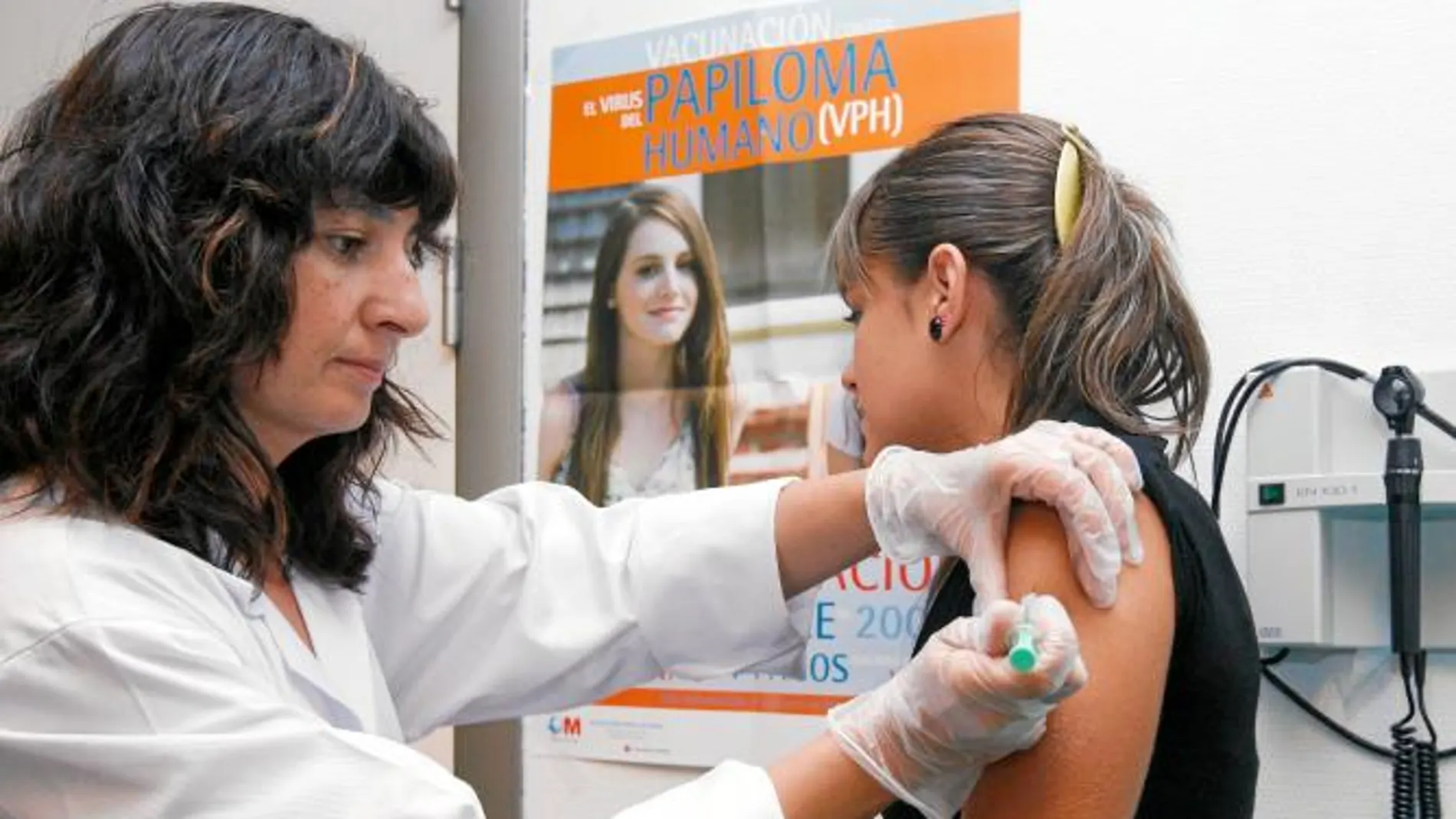 Castilla y León reduce a una dosis la vacunación frente al virus del papiloma humano a los 12 años