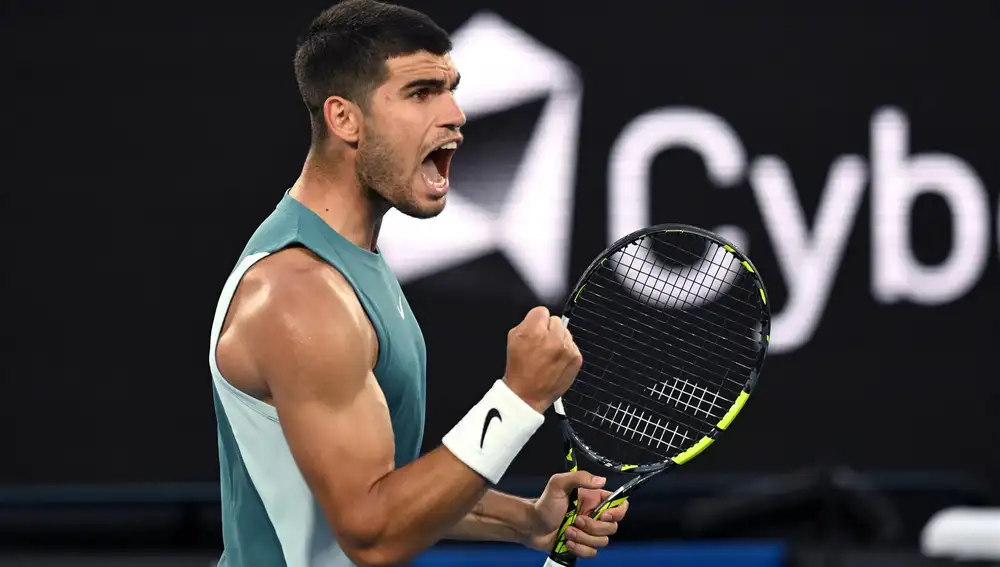 MURCIA.-Carlos Alcaraz debuta en Melbourne con un triunfo cómodo ante el kazajo Shevchenko