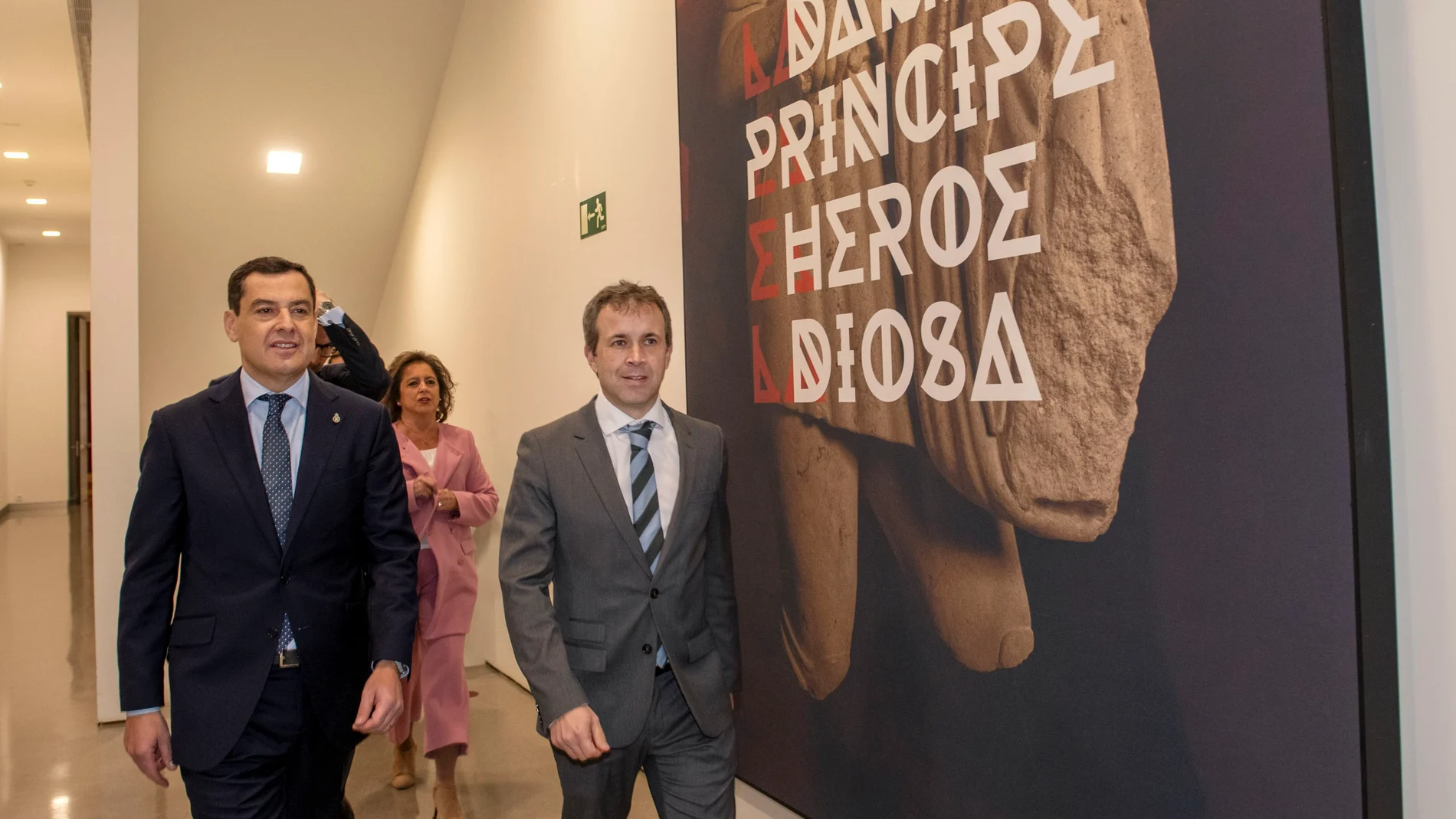 El presidente de la Junta de Andalucía, Juanma Moreno, junto al alcalde de Jaén, Julio Millán, ayer