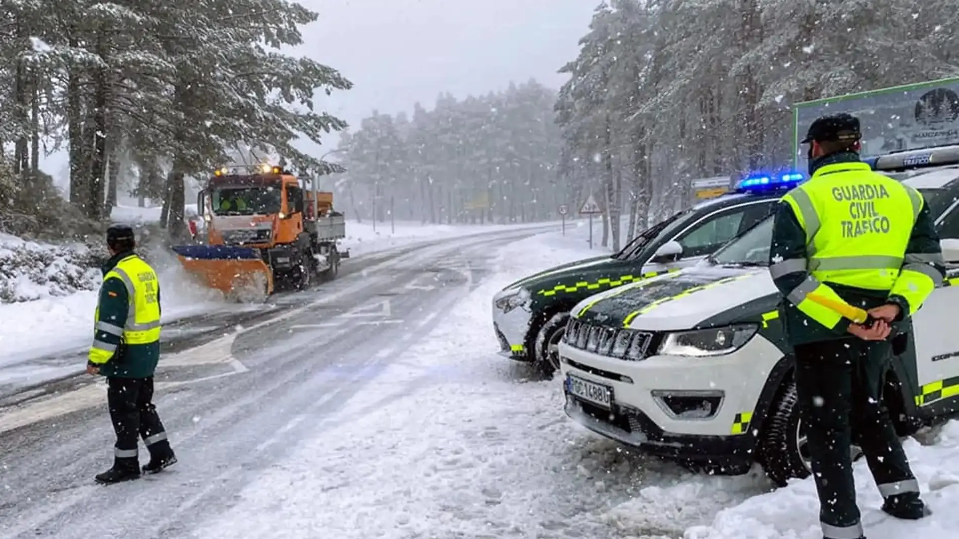 La nieve está cortando varias carreteras