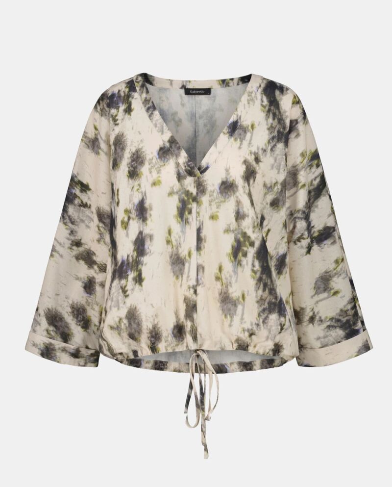 Blusa de estampado tie dye.