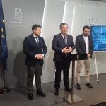 El consejero de Medio Ambiente, Universidades, Investigación y Mar Menor, Juan María Vázquez, durante la rueda de prensa tras la reunión del primer grupo de trabajo ‘Más Empleo’, para elaborar el Plan Industrial de la Región de Murcia