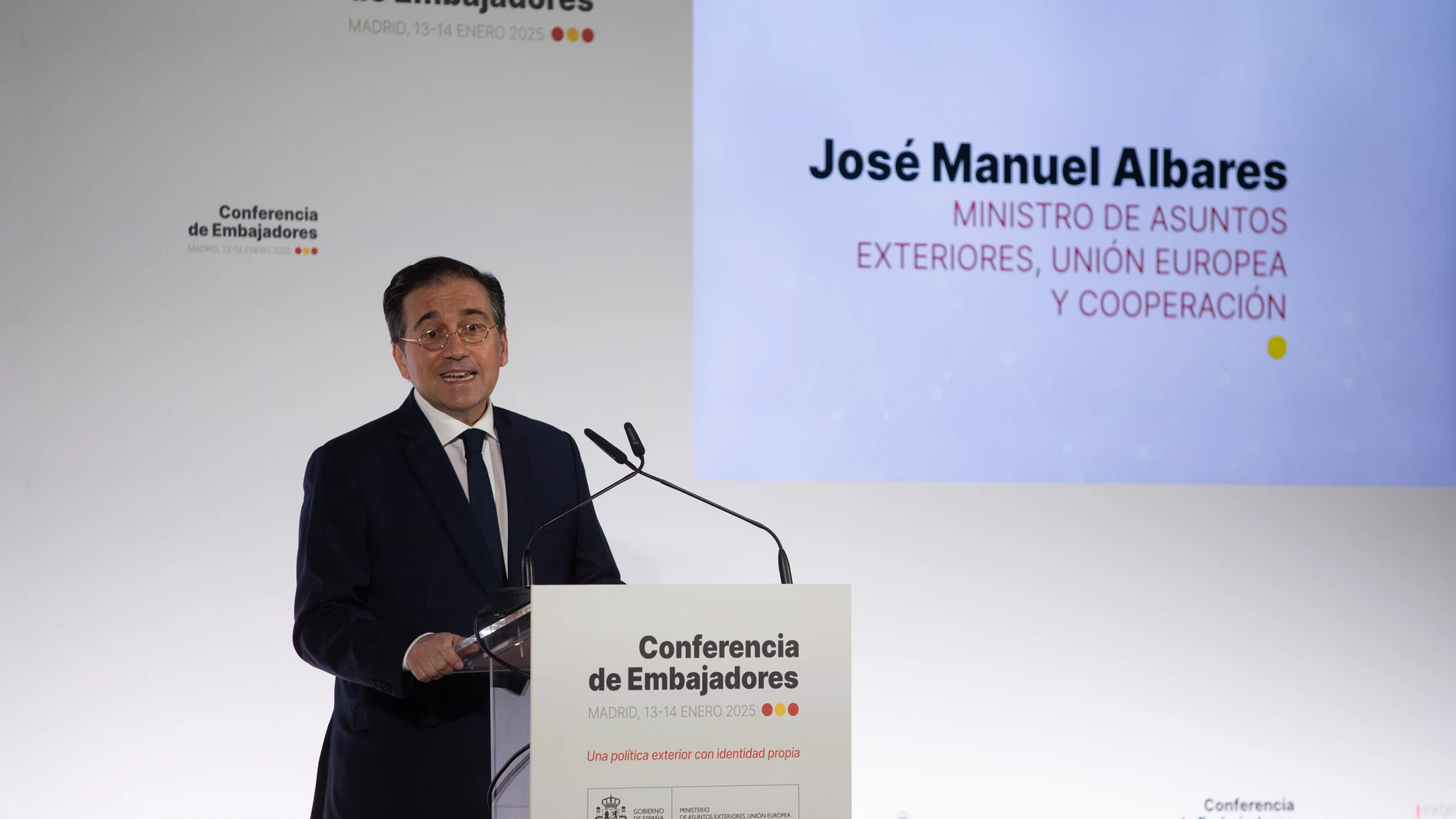 El ministro de Asuntos Exteriores, Unión Europea y Cooperación, José Manuel Albares, interviene durante la IX Conferencia de Embajadores, en el Ministerio de Asuntos Exteriores, Unión Europea y Cooperación, a 13 de enero de 2025, en Madrid (España). Hoy y mañana, 14 de enero, se celebra la IX Conferencia de Embajadores, que reúne a los 130 embajadores y embajadoras españolas acreditados en todo el mundo y ante los organismos internacionales, bajo el lema 'DiplomaciaParaLaPaz' . Esta edición s...